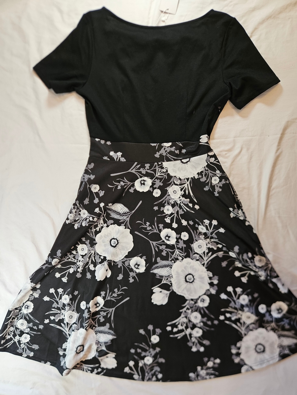 NWT Helyo Womens Black & White Floral Fit & Flare Short Sleeve Dress Size Medium - Picture 14 of 15
